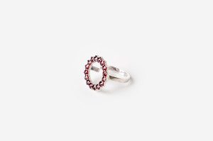 Stříbrný prsten s granáty_design Belda Factory_Debut Gallery_cena 9300 Kč