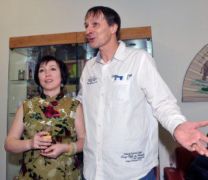 Na snímku vidíme ředitelku čínského centra Fuzhi společnosti LI WEST ing. Natálii Loginovou, spolu s atrologem Jindřichem Pavlisem