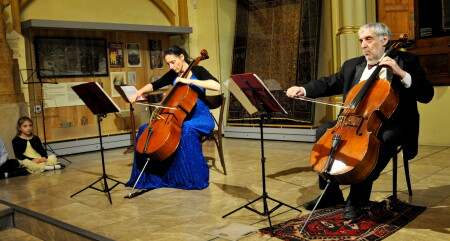 Celý slavnostní večer doprovázel Helžin syn Jiří Hošek, virtuos na violoncello